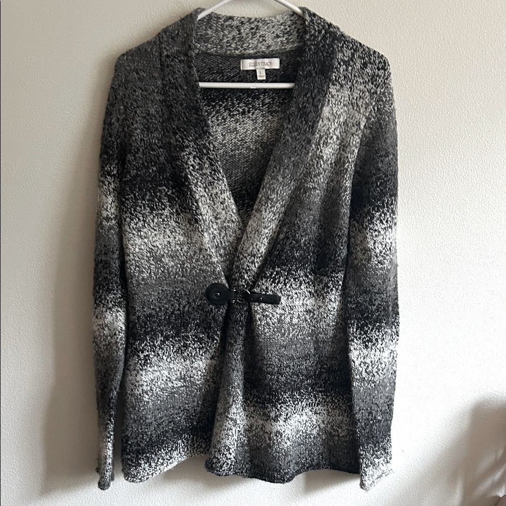 Stylish Black/White/Gray Wool Blend Knit Leather Buckle Clasp Cardigan Sweater